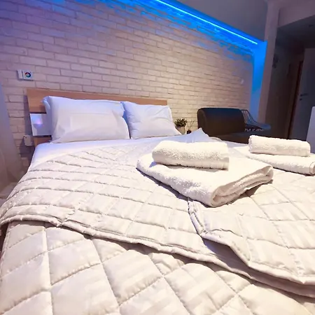 Neon Pulse - Casa Nativa Thessaloniki