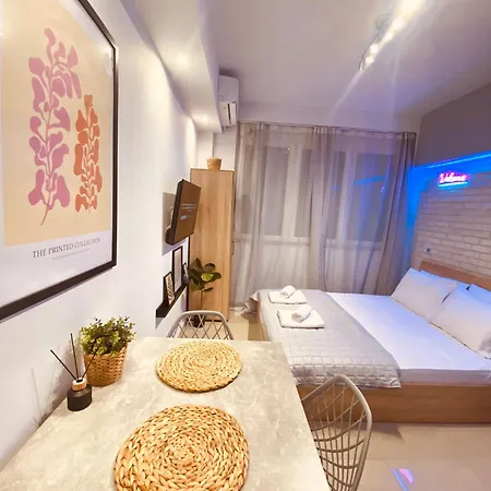 Neon Pulse - Casa Nativa Apartment